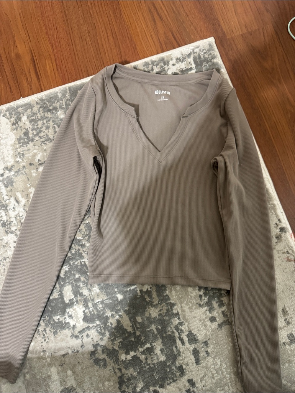 Hollister Ribbed V-Neck Long Sleeve Top - Taupe Excellent Condition